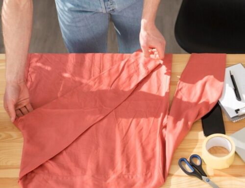 Cómo doblar camisetas correctamente para que no se arruguen y ahorrar espacio